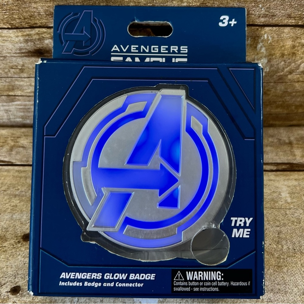Marvel‎ Disney Avengers Campus Glow Badge Magnetic Light Up Pin FAC-046891-20236